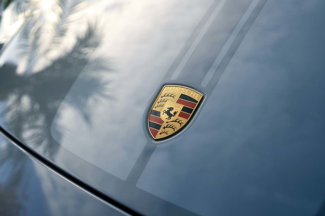 ポルシェオーナーズクラブジャパンカーエンブレム せつな