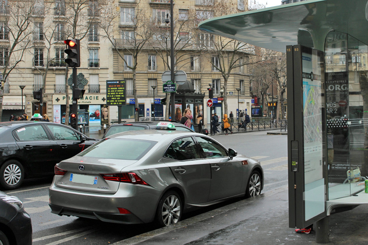 これは「レクサスIS300h」のタクシー。