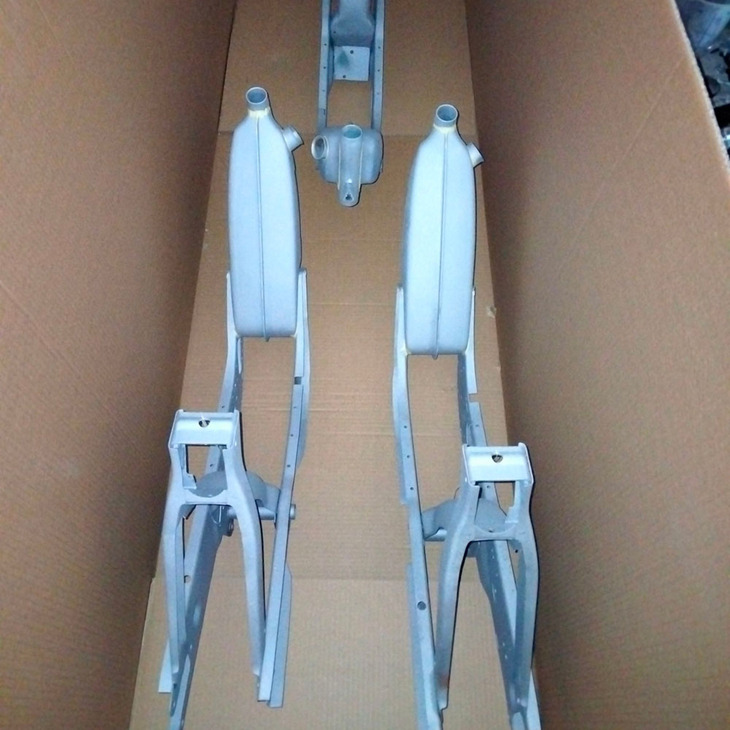 サンドブラストしたフレーム。