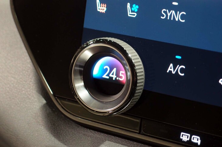 レクサスRX450h＋“バージョンL”（空調の温度調節ダイヤル）