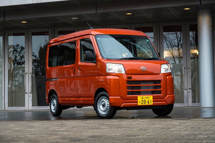 軽商用バンの「ハイゼット カーゴ」。かつてはワゴン仕様だった「アトレー」は、ハイゼットの豪華版として存続している。