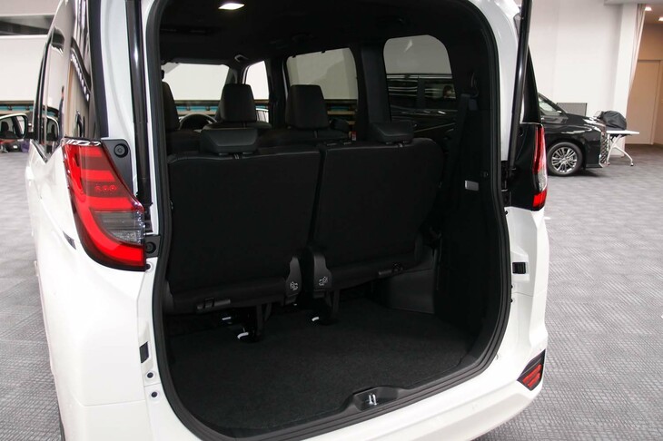 トヨタ・ノアS-Z＜7人乗り／ハイブリッド車＞（ラゲッジスペース）