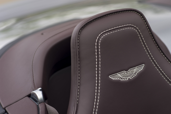 ヴァンテージGT12ロードスター（ヘッドレスト）