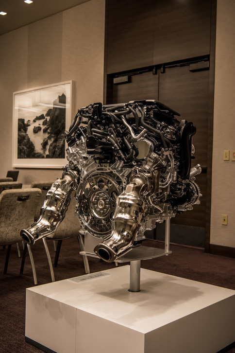 技術説明の会場に展示されていた、3.5リッターV6ツインターボエンジン。世界トップレベルの熱効率により、高出力と低燃費を両立している。