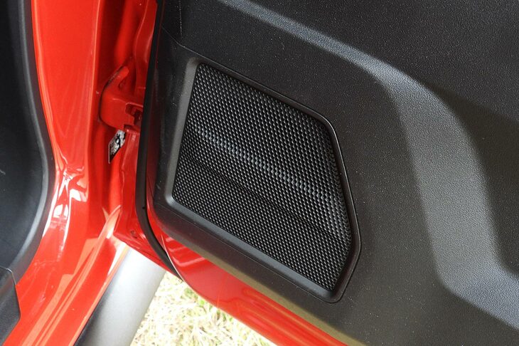 スズキ・ジムニー ノマド（リアドアスピーカー）