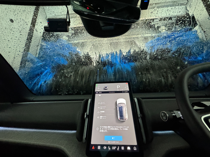 せっかくなのでそのまま洗車へ。次回は「ワイヤレスCarPlay」機能を追加してもらいたい。