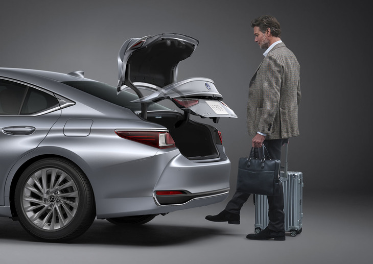 レクサスES（トランク）