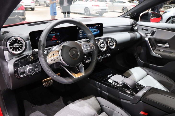 メルセデス・ベンツCLA250シューティングブレーク（インテリア）