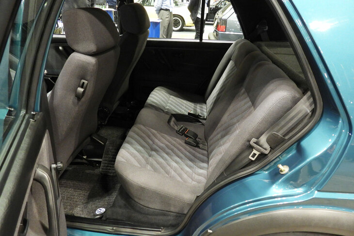 フォルクスワーゲン・ゴルフGTI-16 v ファイア＆アイス（1991年）