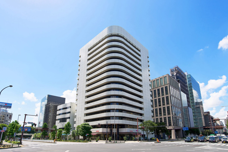 「Honda青山ビル」は鉄筋コンクリートづくりの地上17階建て、地下3階の規模を有す。建物の延べ床面積は4万0224平方メートル。椎名政夫建築設計事務所が設計を統括し、施工は間組（当時）が担当した。設計から竣工（しゅんこう）まで、丸10年かかったという。