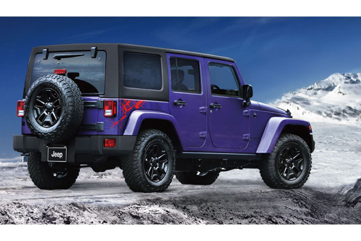 「ラングラー アンリミテッド バックカントリー エディション」のリアビュー。