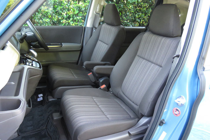 ホンダ・フリードハイブリッドEX（1列目シート＜モカ＞）