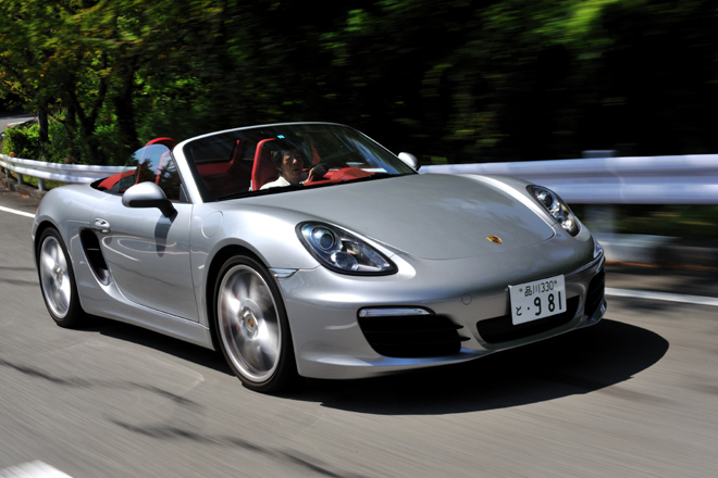 ポルシェ・ボスクターS
    ボディーサイズ：全長×全幅×全高＝4374×1801×1281mm／ホイールベース：2475mm／車重：1320kg／駆動方式：MR／エンジン：3.4リッター水平対向6 DOHC 24バルブ／トランスミッション：6段MT／最高出力：315ps/6700rpm／最大トルク：36.7kgm/4500-5800rpm／タイヤ：（前）235/35ZR20 （後）265/35ZR20／価格：740万円