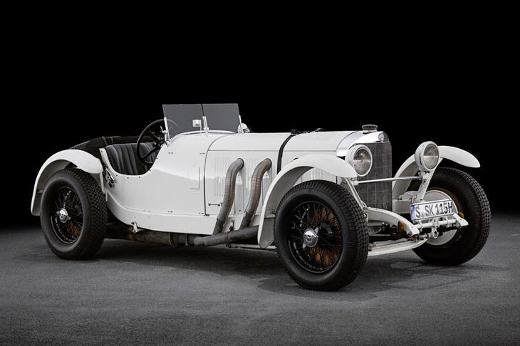 1928年の「メルセデス・ベンツ710 SSK」。車名のSSKは「Super Sport Kurz」の略で、ホイールベースの短い高性能スポーツカーを意味する。