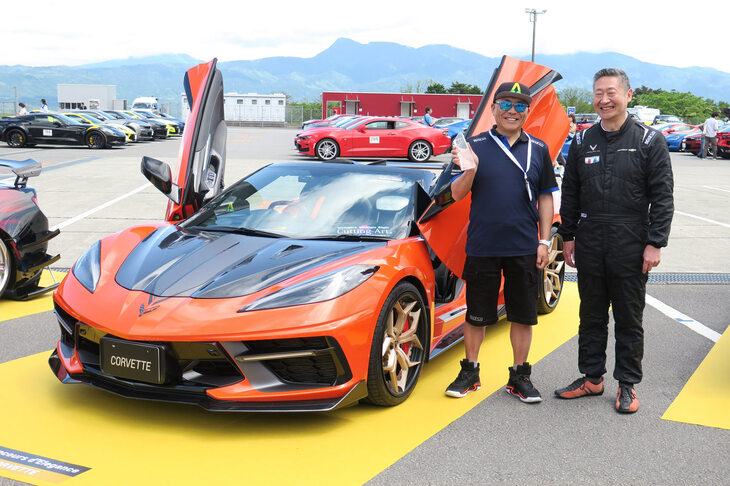 「コルベット」部門の第1位は、東江恭之さんの2021年製「シボレー・コルベット3LTコンバーチブル」。実は2年連続の受賞である。カーショップを営んでいる東江さん。この「シボレー・コルベット」はお店のサンプルカーとして制作したもので、カスタム箇所はすべて自身で手がけているという。