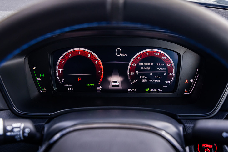 視認性とデザインにこだわったという新型「プレリュード」専用のフルグラフィックメーターは10.2インチサイズ。写真は「SPORT」モード選択時に「ホンダS＋シフト」を作動させた様子。