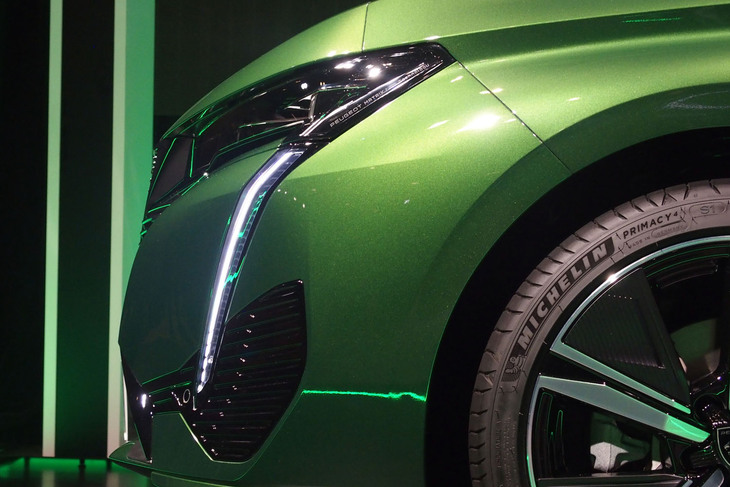 プジョー308 GT BlueHDi（ヘッドランプ）