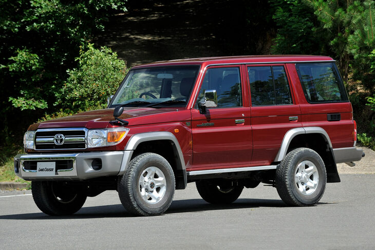 webCGほったが神とあがめる、2013年発売の「ランドクルーザー“70”」の30周年記念車。　
	ほった「本当は日本未導入の、4.5リッターV8ディーゼルモデルだと最高なんですがねぇ」　
	清水「それもう、デザインとは関係ないよね？」　
	（写真：向後一宏）