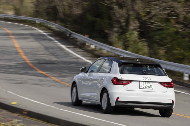 「A1スポーツバック」のサスペンションはフロントがストラット式でリアがトーションビーム式。キビキビとした走りが味わえるのは1リッターターボモデルでも同じだ。