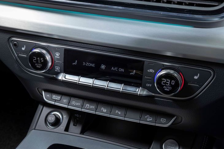 センタークラスターに配された、空調などのスイッチパネル。“総タッチパネル”の「A6」や「A8」ほどの未来感はないが、奇をてらったところがないぶん、操作しやすい。