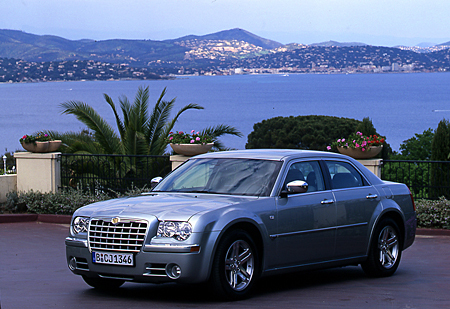 クライスラー300C 5.7V8【海外試乗記】