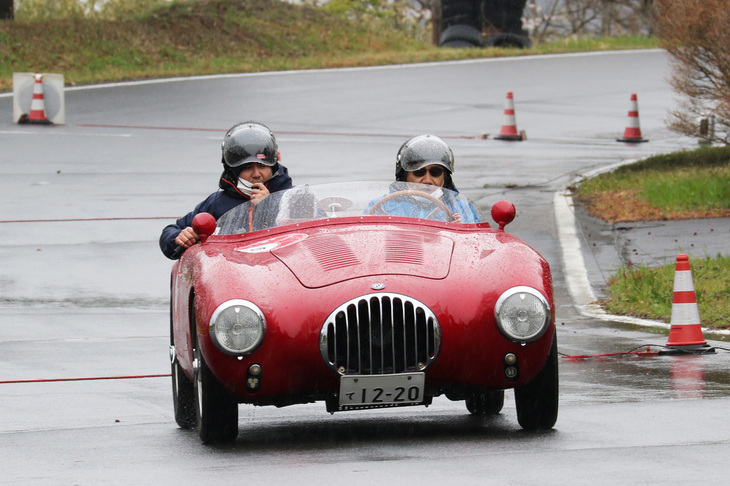 1949年「オスカMT4」。瀧川弘幸さん、瀧川 亮さんのペアはPC競技で最高得点をたたき出したが、高齢ドライバーに加算される年齢ハンディにより2位となった。
