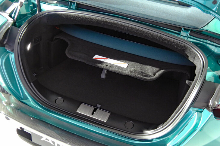 フェラーリ・アマルフィ スパイダー（トランクルーム）