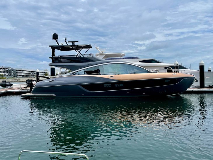 レクサス初のラグジュアリーヨット「LY650」。「650」は船体の全長が65フィート＝19.94mであることを示している。