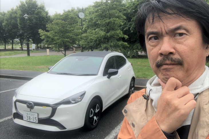 2023年1月にマイナーチェンジした「マツダ2」に試乗。私はそのルーツとなる初代「デミオ」の元オーナーであり、デザインと機能性、そしてイタ車っぽい脱力系のキャラにほれ込んでいた。