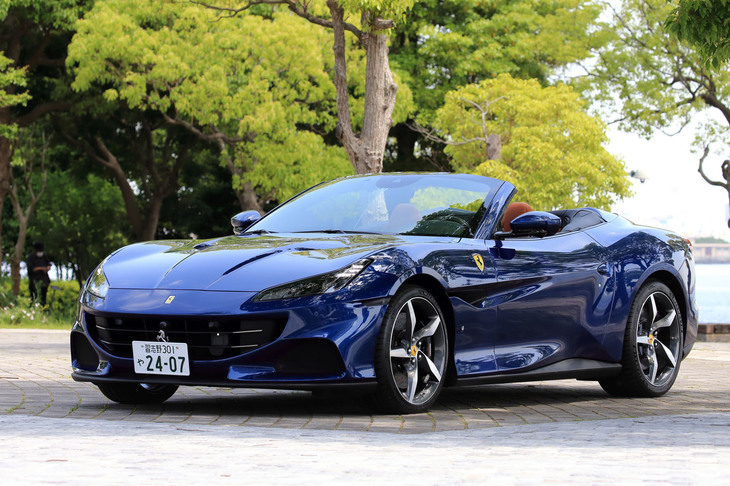 オープントップの2＋2シータースポーツ「フェラーリ・ポルトフィーノM」は、従来型「ポルトフィーノ」の進化版にあたるモデル。2021年1月14日に国内導入が発表された。日本仕様の車両本体価格は2737万円。