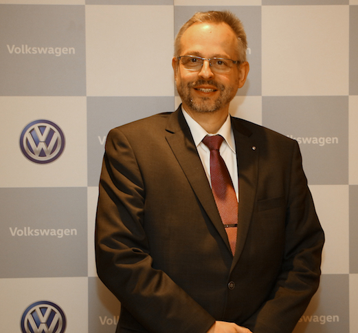 今回話をうかがった、エッケハルト・ポット氏。1991年にフォルクスワーゲン グループのエンジン研究部門に入り、2002年からは先進ガソリンエンジン開発部長を務めた。2017年1月、同社の先進ディーゼルエンジン開発部長に就任。
	 