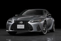「レクサスIS」にブラックのコーディネートがポイントの特別仕様車