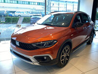 「フィアット・ティーポ」。2021年シエナの販売店で撮影。