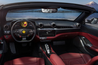 「ポルトフィーノM」のインテリア。アダプティブクルーズコントロールや緊急自動ブレーキ、ブラインドスポットモニター、サラウンドビューカメラなどの先進運転支援装備がオプション設定される。