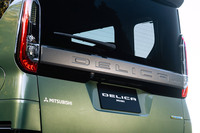 車名についても、慣れ親しんだ「eK」の名を捨てて、あえて「デリカ」を採用。最近では他社からもらうOEMモデルにも使われている車名だが、ファンの反応を見るに、その神通力はまだまだ健在のようだ。