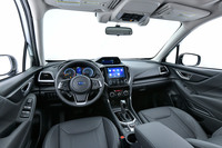 キープコンセプトな外装に対し、内装は従来モデルから一新された。デザインの変化はもちろん、大きく向上したクオリティーも要チェックである。