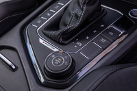 センターコンソールに走行モードを切り替えできる「4MOTIONアクティブコントロールスイッチ」が設置されている。