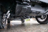 独立懸架となったフロントに対し、リアの足まわりは悪路走破性能を考慮して、リジッド式が踏襲された。