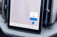 「EX30ウルトラ ツインモーター パフォーマンス」には、「レンジ」「標準」「パフォーマンス」の3つの走行モードが用意されている。モードの切り替えは、タッチ式のセンターディスプレイを介して行う。