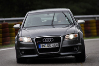 アウディRS 4（4WD/6MT）【海外試乗記】