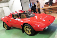 日本に輸入販売されることが発表された「the STR」。パワーユニットには「アルファ166」用のV6エンジンを搭載する。