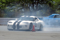 豪快なテールスライドを見せるのは、前項でワタクシのバイパーを磨いてくれた、“さるバイパー乗りの御仁”である。