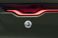 「F-TYPE HERITAGE 60 EDITION」のリアに装着された、「E-TYPE」の60周年記念バッジ。