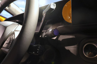 ステアリングコラム右側を見る。上からATセレクターレバー、ワイパー／ウオッシャースイッチ、そしてオーディオのコントローラー。