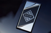 「DS 7クロスバック」にルーヴル美術館をモチーフにした特別仕様車が登場の画像