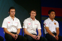 2戦終わって、スコット・ディクソン（写真中央）がポイントランキングのトップ。ダン・ウェルドン（写真左）は3位につける。