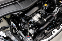 ROTREX社製のスーパーチャージャーが組み合わされた心臓部。アウトプットは、ベースモデルより36ps、6.3kgm増し。