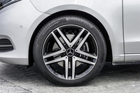 本国仕様にはさまざまな仕様のタイヤとホイールが用意されているが、今回のテスト車には、発売記念限定モデルの「エディション1」と同じ、19インチの5ツインスポークアルミホイールと245/45R19サイズのタイヤが装着されていた。