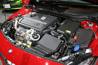 「AMG A45 4MATIC」の2リッター直4ターボエンジン（381ps、48.4kgm）。