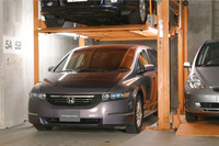 立体駐車場にも入る。